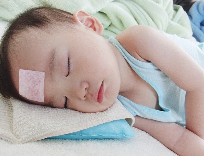 Trẻ Sơ Sinh Sốt Cao Uống Thuốc Không Hạ Thì Nên Xử Lý Như Thế Nào ?