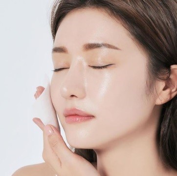 Dùng kem dưỡng mỏng nhẹ cho da dầu