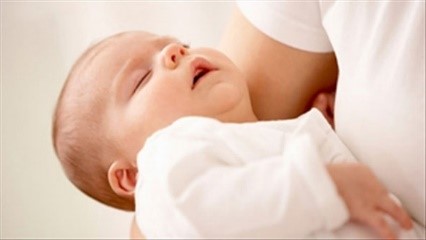 Cẩn trọng khi trẻ sốt cao kéo dài
