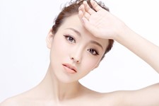 Dưỡng trắng làn da bằng mỹ phẩm