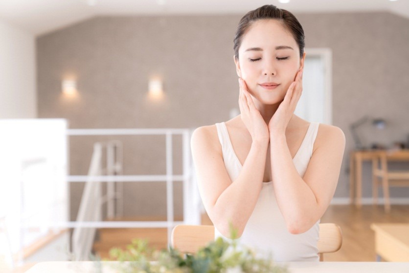 Rửa mặt để loại bỏ bụi bẩn