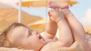 Bổ sung vitamin D bằng cách cho bé tắm nắng