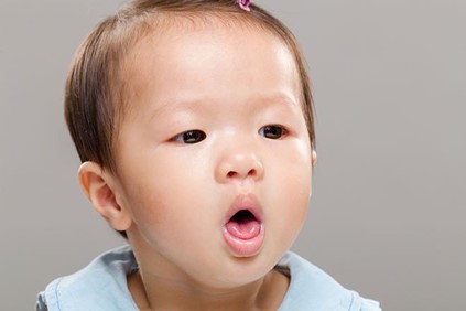 Trẻ nhỏ bị ho sổ mũi