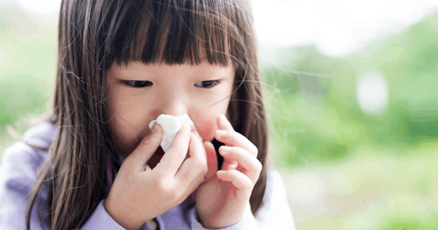 Tại sao trẻ bị ho sổ mũi khi giao mùa?