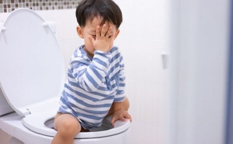 Bé bị sốt tiêu chảy
