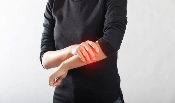 Tình trạng đau nhức hai cánh tay dữ dội