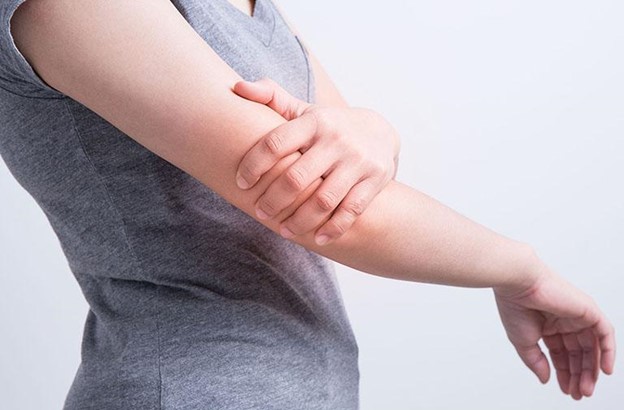 Triệu chứng bị đau cánh tay phải