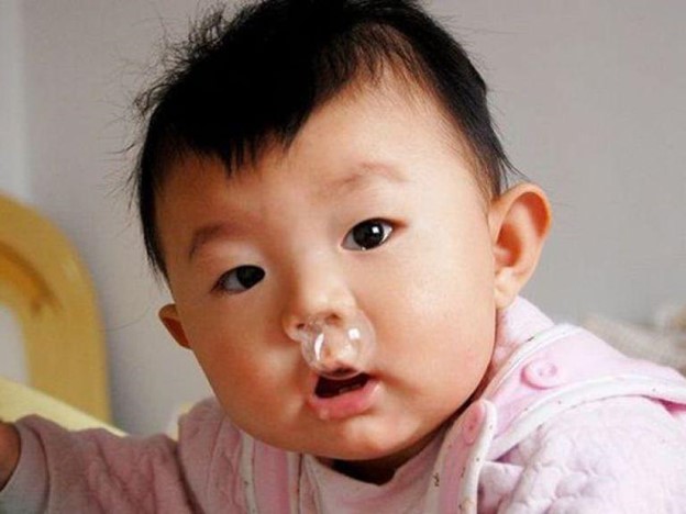 Trẻ nhỏ có thể bị hắt hơi sổ mũi