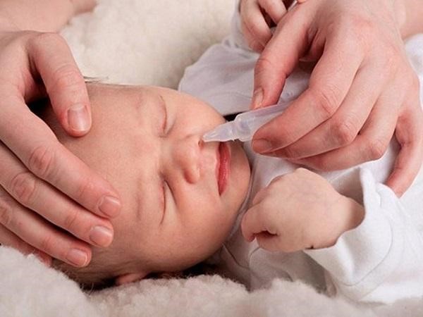 Trẻ bị nghẹt mũi phải làm sao trước?